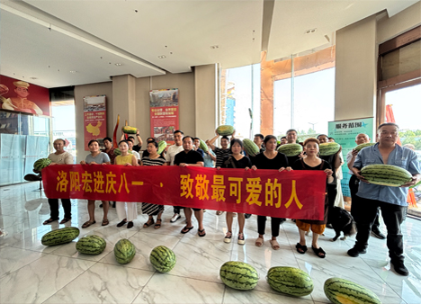 z阳宏进?jin)八一Q致敬最可爱的h——我们这样铭C传承